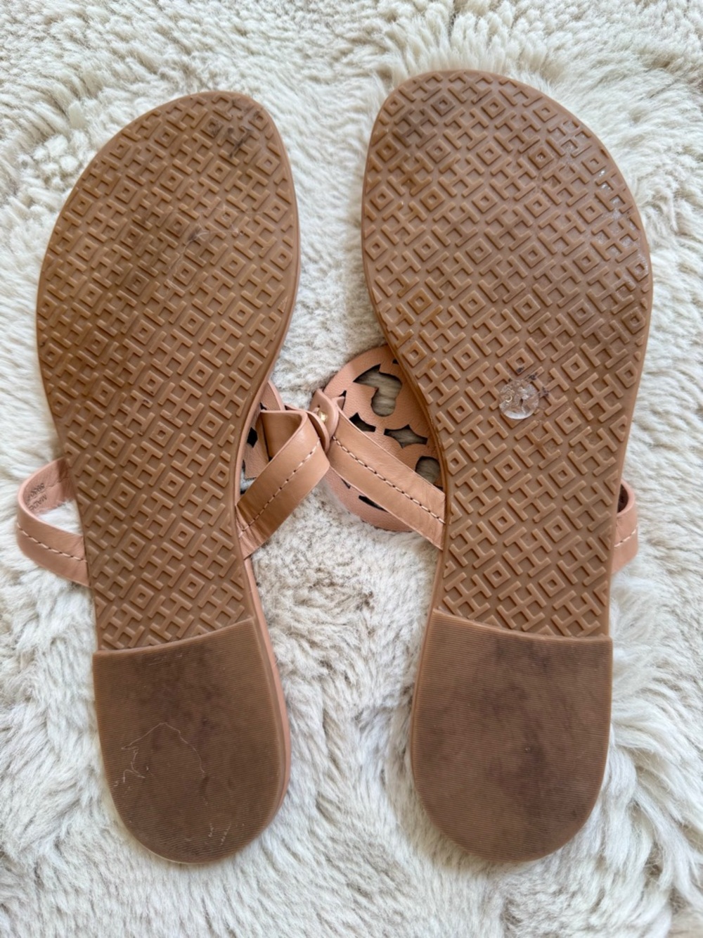 Tory Burch Leather Logo Thong Sandals in Light Brown - Picture 6 of 6